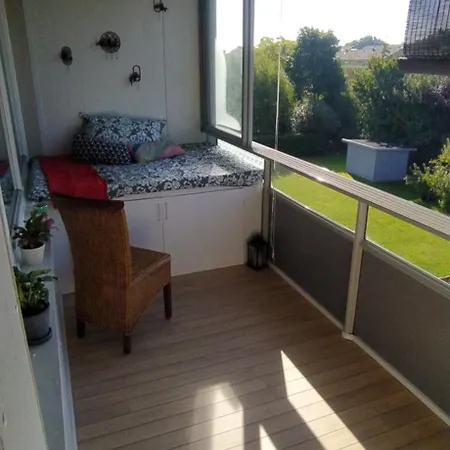 Sunny, Spacious, And Quiet Lägenhet